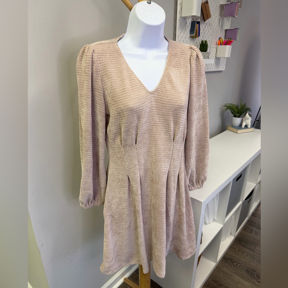 NWT Chenault V-Neck Chenille Textured Dress Light Pink/Nude Size Petite Medium - Picture 2 of 5
